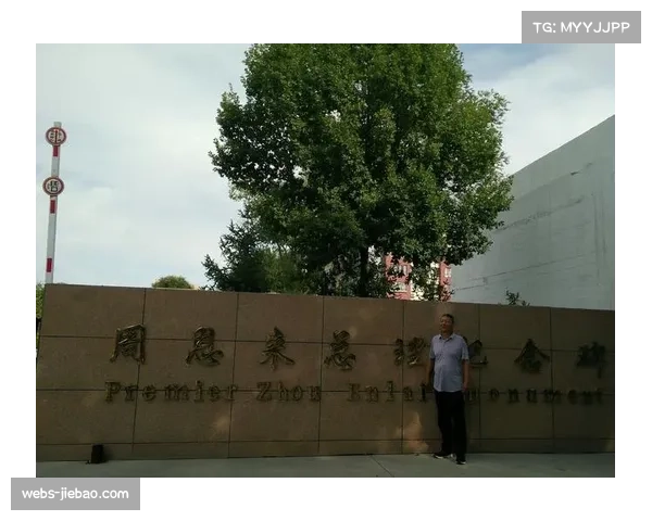 技术台花絮：一次24秒违例争议回看，慢镜头清晰显示进攻方最后触球与时间关系。